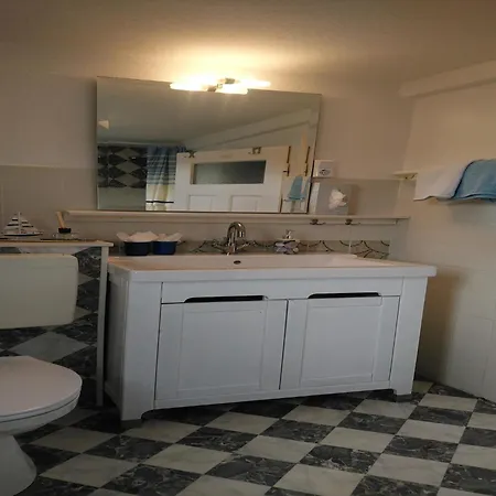 Vibrant In With Private Terrace Apartman *
